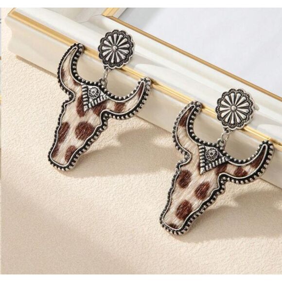New Retro Cow Head Shaped Leopard Print Leather Earring - Picture 6 of 6